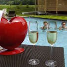 champagner_am_pool.jpg