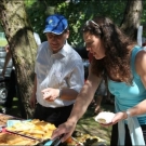 BM Gabriel stellt sein Mittagessen zusammen