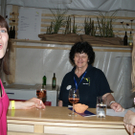 Damen in der Weinlaube.JPG