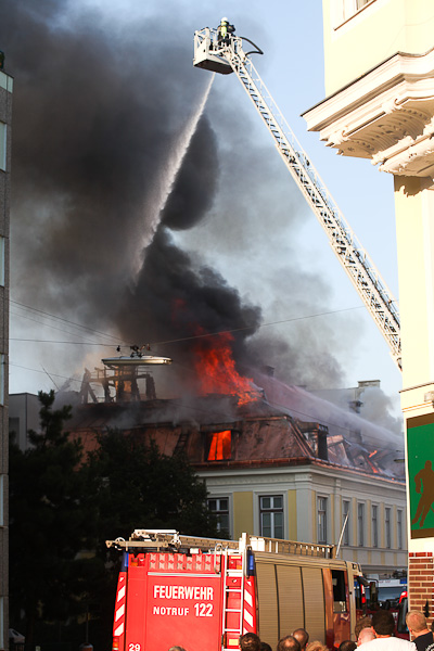 Brand - Feuer - Tivoligasse 50 - Meidling  - florian wieser _10_.jpg