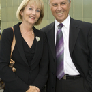 Gratulantenpaar: Bürgermeis­ter Hugo Rogginer mit Francoise.