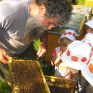 Kindergarten Dornbirn Forach zu Besuch beim Imker