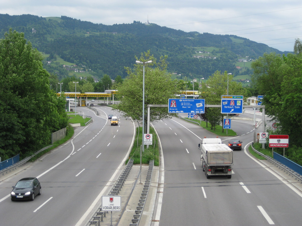 Autobahnzollamt H__rbranz 005.jpg