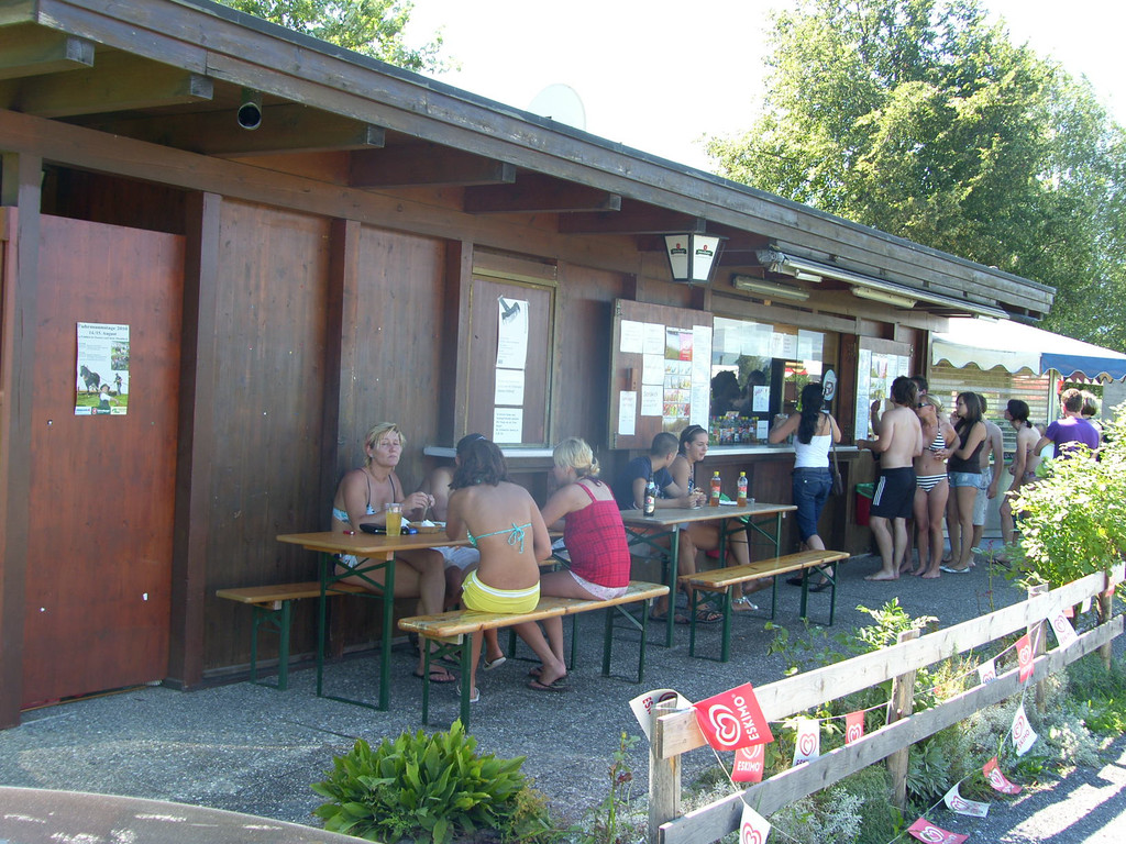 SH101585_JPG-1280757546