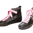 Pink_Ribbon_Sneakers_hoch.JPG