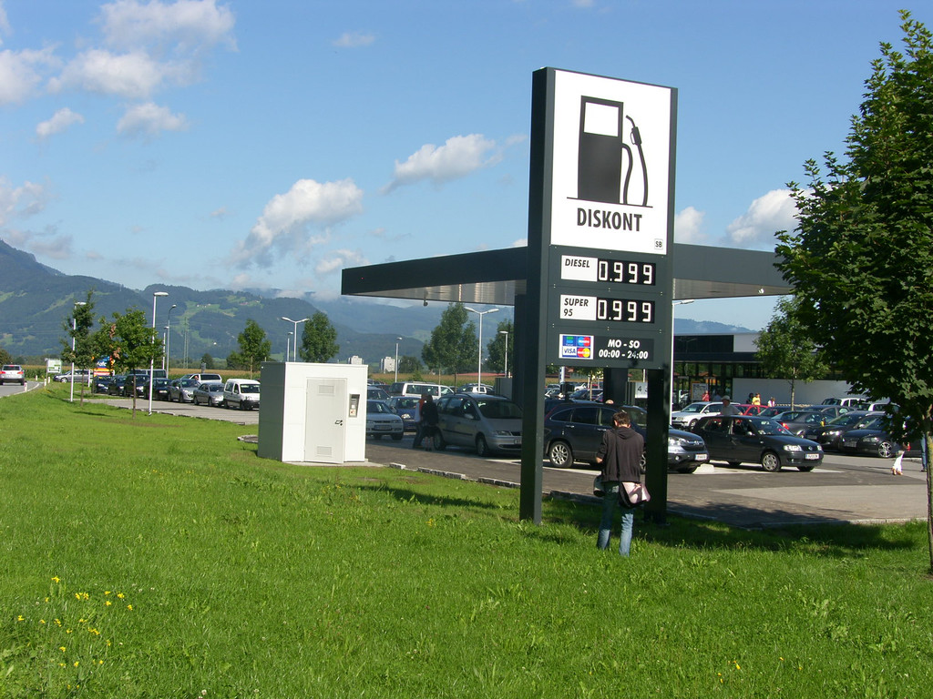 SH101864_JPG-1281349433