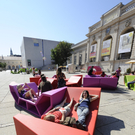 Rund 60 "Enzos" im Wiener Museums Quartier