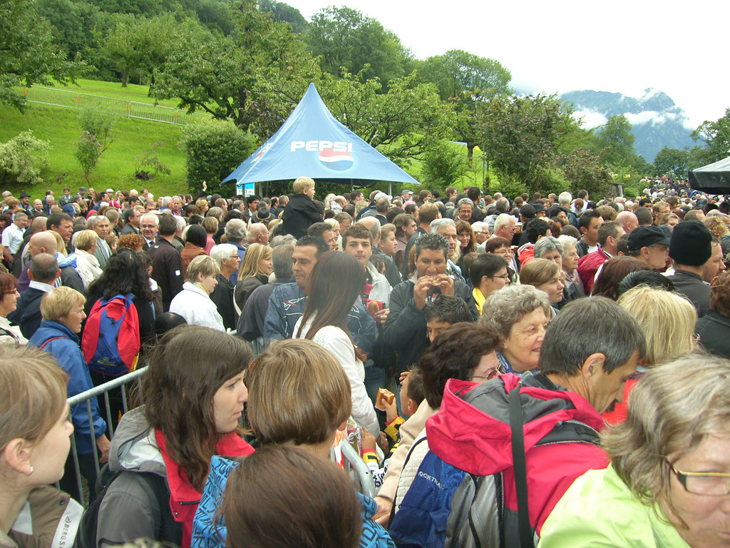 SH102242_JPG-1281939529