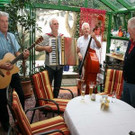 Gemütlicher Hock mit dem Trio Karo