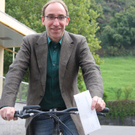 Johannes Rauch auf dem Weg zum Wahllokal