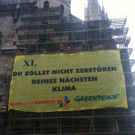 Klimaschutzbanner am Stephansdom