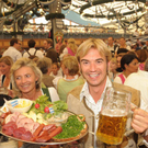 176850660-promis-oktoberfest-wiesn-kaefer-hippodrom_9.jpg