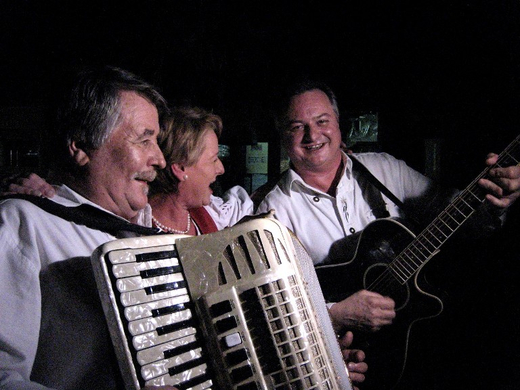 Silvana und Musiker.jpg