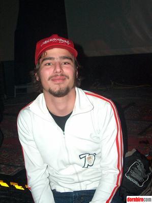 704033.jpg