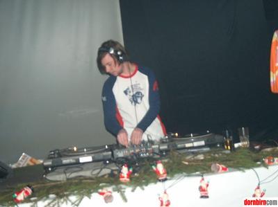 704048.jpg
