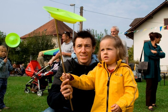 Jonglieren_ Sophia Gort mit Papa Mathias.JPG