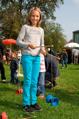 Lea beim jonglieren.JPG
