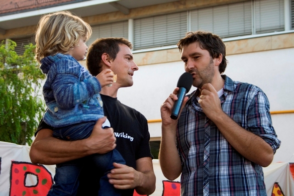 Moderator Thomas Wunderlich mit Harald Formanek-B____sch und Luis.JPG