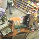 Raubüberfall auf Tankstelle in Nüziders: Bilder der Überwachungskamera