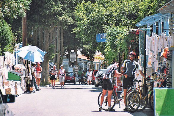 Zia-kos-street_rbvn_498059137.jpg