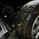 Auto rutschte über Böschung