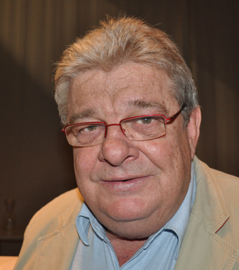 Juul Portrait klein.JPG