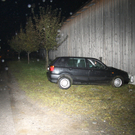 Satteins: Auto gegen Hausmauer