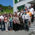 Die Lustenauer Freiheitlichen mit SVP-Pr__sident Toni Brunner und Nationalrat Martin Saxer vor dem Haus der Freiheit.JPG