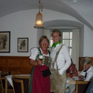Treff der Dirndel- und Lederhosenträger