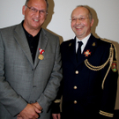 Peter Debortoli und Josef Eberle strahlten mit den Ehrenabzeichen um die Wette_3.jpg