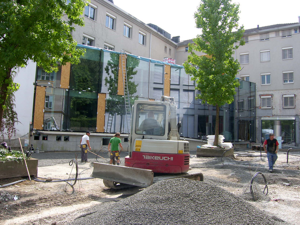 03_JPG-1282473617