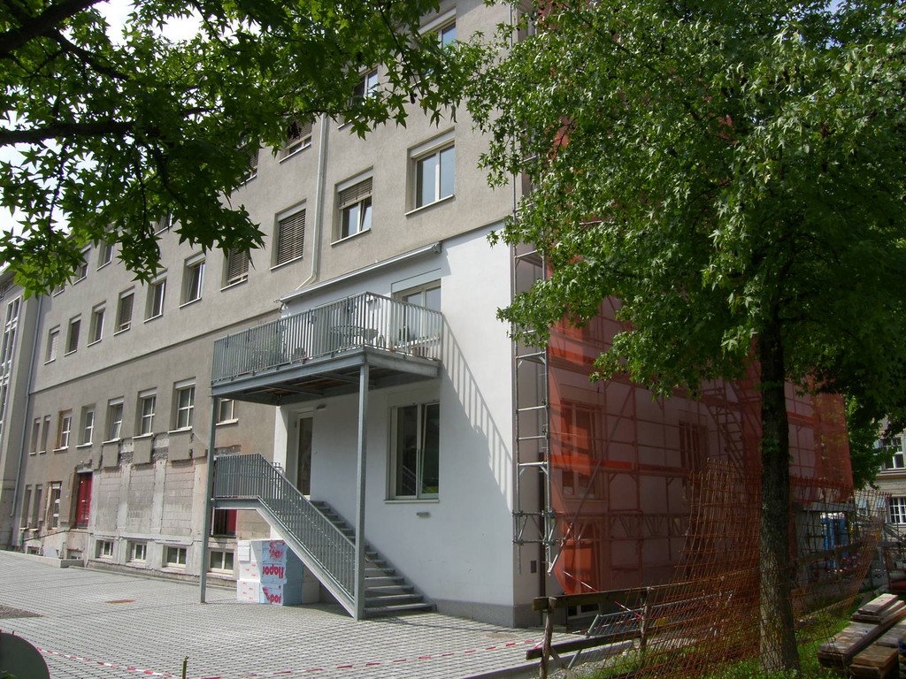09_JPG-1282473736
