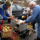 Apfel werden gemahlen.JPG