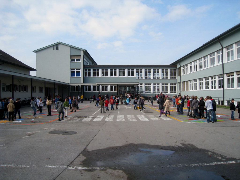 VS Pausenhof Malerei 22-03-2010 _3__jpg-1282570061