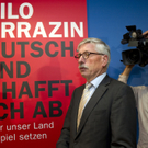  Thilo Sarrazin präsentiert sein umstrittenes Buch 