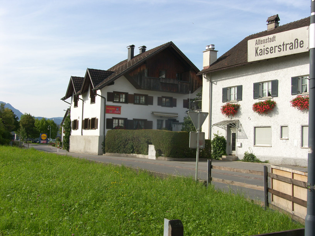 T02_JPG-1283518764