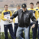 John Travolta besucht die australische Fußballmannschaft