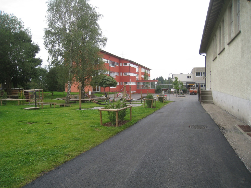 Schulhof Baeume neu _4__jpg-1283954282