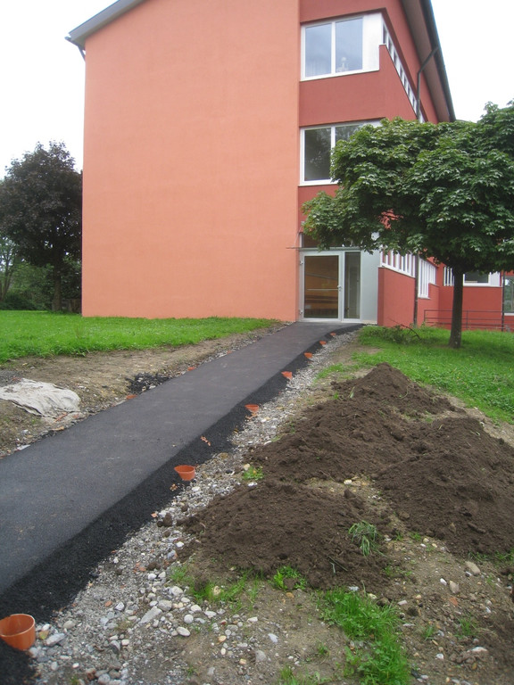 Schulhof Baeume neu _8__jpg-1283954365