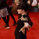 Lily Allen mit Mini-Babybauch