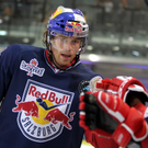 Verteidiger Doug Lynch verließ die Bullen wenige Tage vor Saisonstart in Richtung NHL.