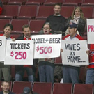 5169_2585_priceless-hockey-fans.jpg
