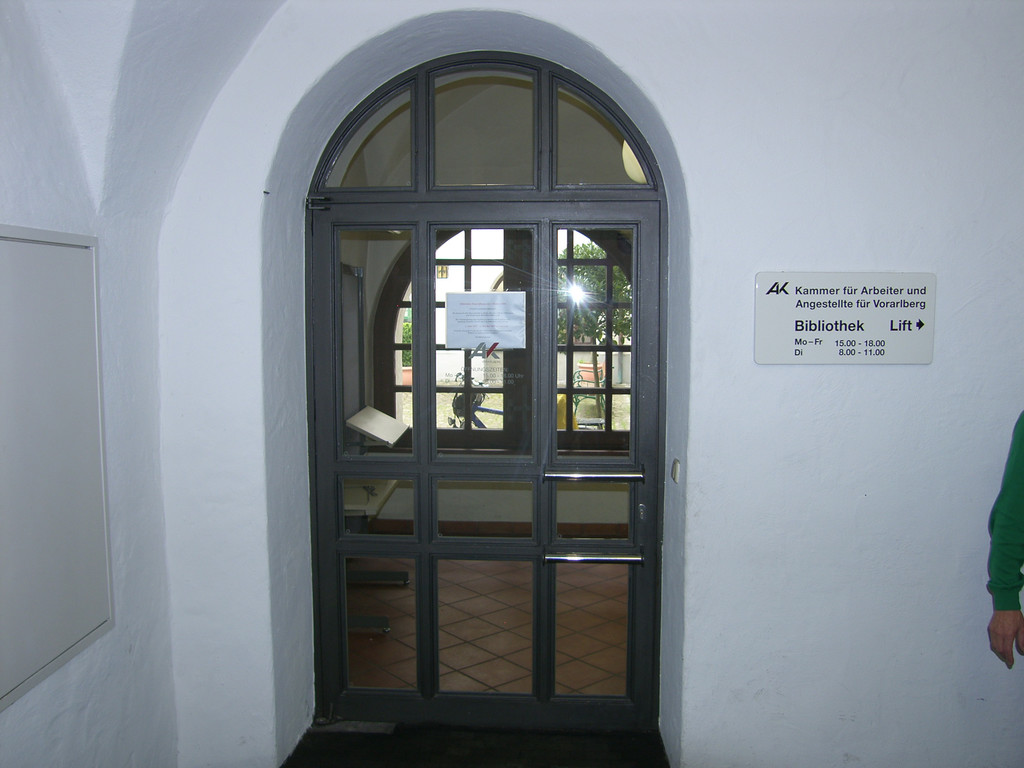 05_JPG-1284128013