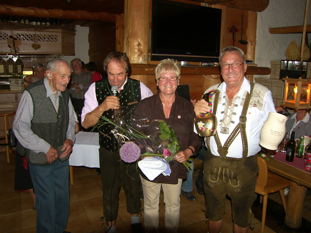 SH103122_JPG-1284276555