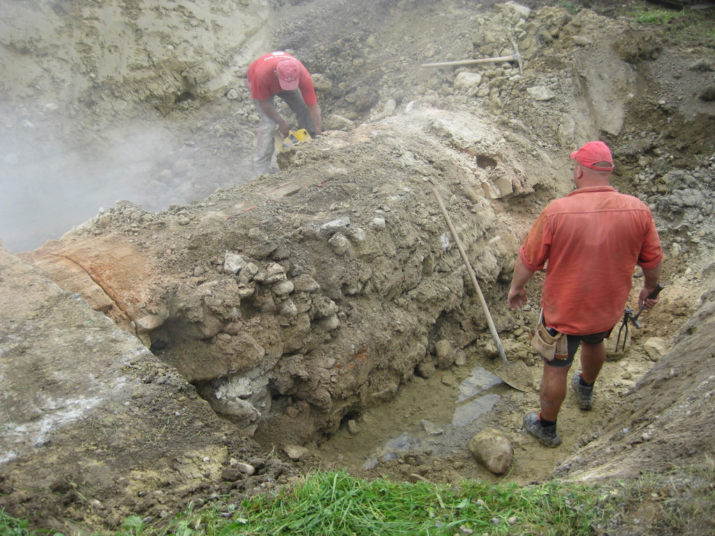 Grabungsarbeiten Diezlings 012.jpg