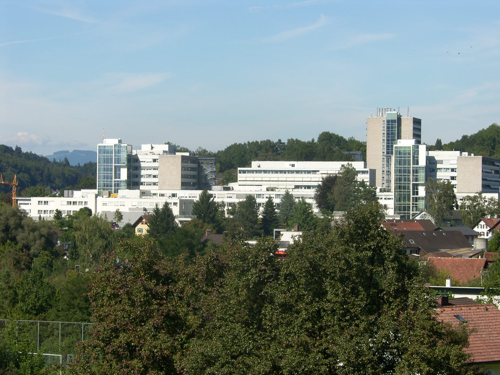 12a_JPG-1284379462