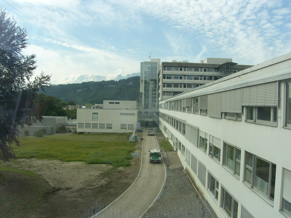 16_JPG-1284379527