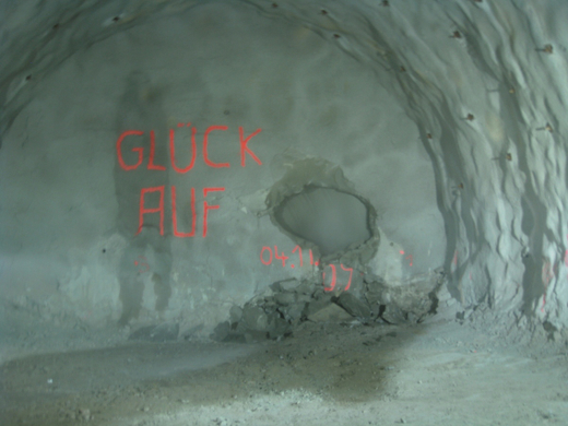 Pf__ndertunnel Durchbruch live 04-11-2009 _22_.jpg