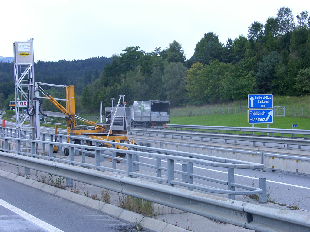SH103300_JPG-1284878784