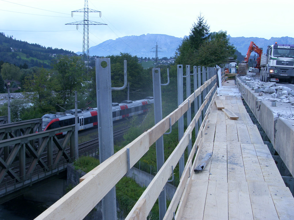 SH103313_JPG-1284878871